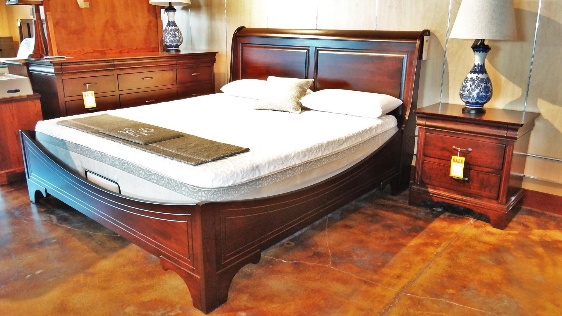 Oakwood Industries Edinburgh 8420 Queen Sleigh Bed with Panel Headboard